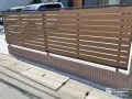 道路側からの視線をカットする役割のフェンスです