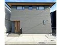 コンクリートの無機質さがモダンなお住まいを引き立てる新築外構