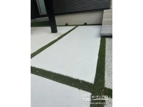 駐車場目地に人工芝を敷設[施工後]