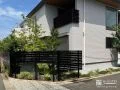 目隠ししたい高さに合わせて2段支柱で調整したフェンス設置工事