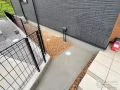 見切りのピンコロ石がおしゃれな犬走り