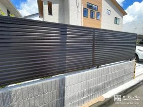 プライバシーをしっかり保護する目隠しフェンス[施工後]