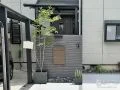玄関前のちょっとした雨よけにも重宝するテラス屋根