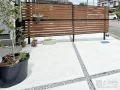 植栽にも似合うナチュラルモダンな目隠しフェンス設置工事