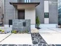 美しさと風格を感じられる黒が主役のモダンな新築外構