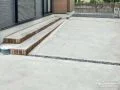 掃き出し窓前のアクセス性を高めるステップ