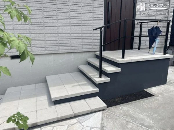 お住まいに似合う高級感のある浮き階段