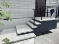 お住まいに似合う高級感のある浮き階段