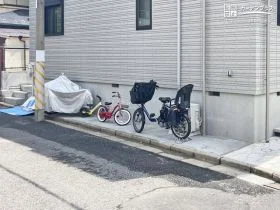 フラットに舗装した駐輪スペース[施工後]