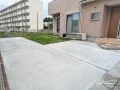 お車3台が快適に駐車できるシンプルナチュラルな駐車スペース増設工事