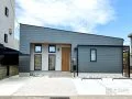 フレームエクステリアがお住まいに風格を与えるモダンな新築外構