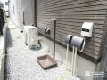 犬走りには、何かと便利な立水栓を