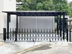 駐車スペースのセキュリティ性を高める伸縮門扉[施工後]