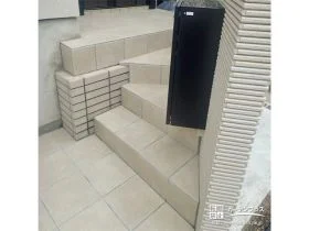 タイルをリフレッシュしたアプローチ[施工後]