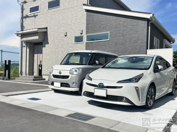 門周りのデザインにポイントを置いたシンプルモダンな新築外構