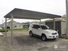 木調デザインがお住まいに調和するスチール折板屋根カーポート[施工後]