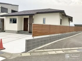 内側の生活感を感じさせずセキュリティ性を高めるフェンス設置工事