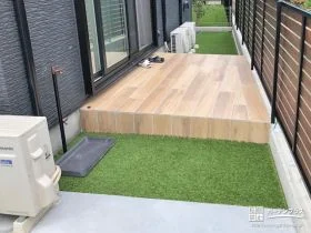 リビングが広がったような統一感のあるタイルデッキ[施工後]