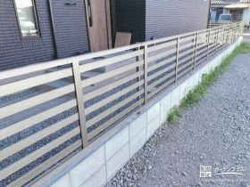広めのスリットがお住まいに調和する目隠しフェンス[施工後]