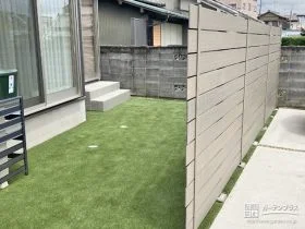 本物そっくりな木目調フェンスがナチュラルな印象のリフォーム工事