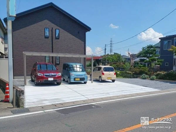 ダークカラーのお住まいを引き立てるシンプルスタイリッシュな新築外構