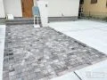 ヨーロピアンな石畳風のアプローチ