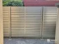 抜け感を演出するデザインの目隠しフェンス