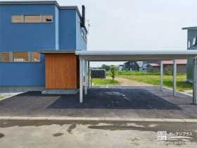 季節問わず快適に利用できるアスファルト舗装した駐車スペース