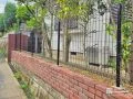 メッシュフェンスを設置した犬走り境界