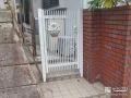【施工前】通用門扉横の隙間が気になっておられました。