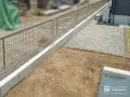 スタイリッシュな井桁格子のフェンス
