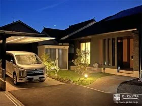 あたたかな光が灯るシンプルモダンな新築外構
