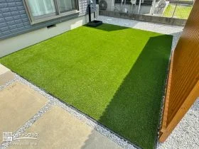 景色や足触りを楽しめる人工芝のお庭[施工後]