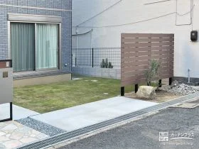リビングからの眺めを楽しめる温かなお庭[施工後]