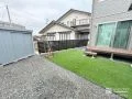 温かなお庭にぴったりな木目調の目隠しフェンス