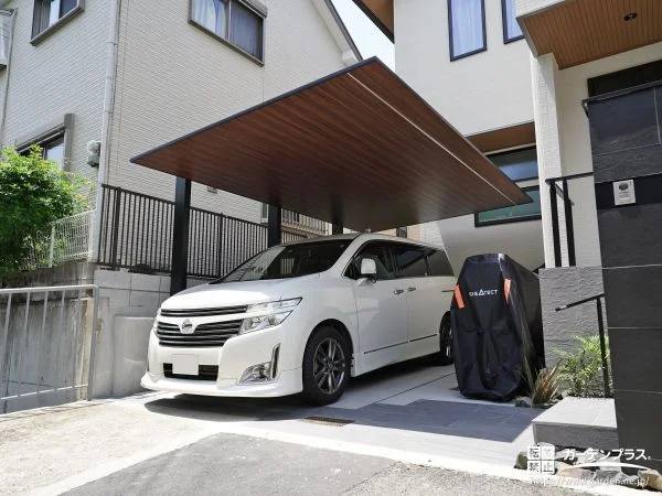 上質な雰囲気を演出する駐車スペース
