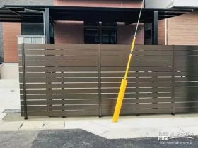 お客様お好みのデザインで仕上げられる目隠しフェンス[施工後]