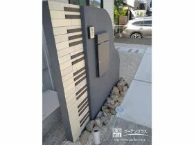 見ているだけで楽しくなるピアノ鍵盤をモチーフにした門柱[施工後]