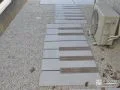 通るたびにピアノの音色が響きそうなアプローチ