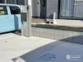 駐車スペースを邪魔しないスリムな機能門柱