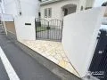 存在感のある大きな塗装門柱