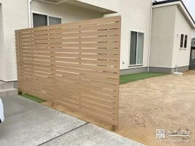 木目調のナチュラルな目隠しフェンス[施工後]