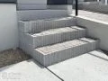 駐車スペースからの最短ルートとなるアプローチステップ