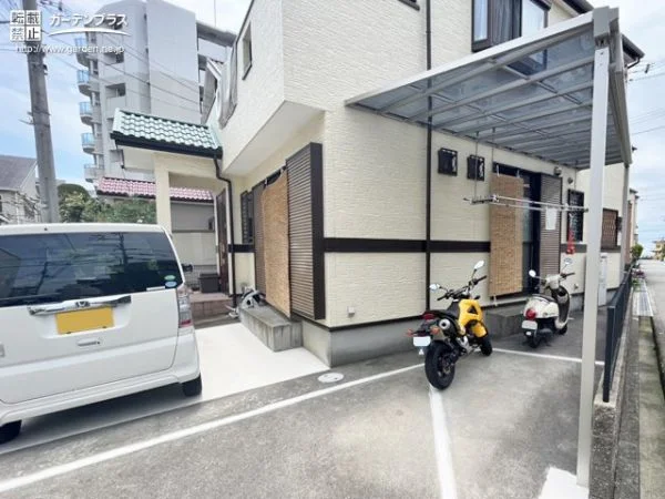日々のお手入れもしやすくなった駐車スペースの拡張リフォーム工事
