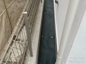 犬走りに防草シートを敷設し雑草対策[施工後]