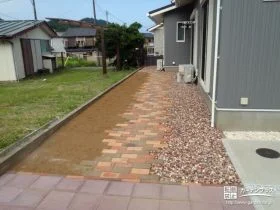 インターロッキングを使用したデザイン性の高い園路設置工事