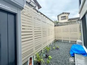 リビングからの眺めも楽しめるお庭に[施工後]