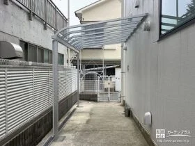 雨風や温度の上昇を軽減するテラス屋根設置工事