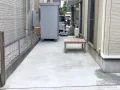 日々のお手入れもしやすいコンクリート舗装したお庭