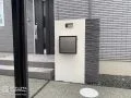 天然石と塗装を組み合わせた門柱